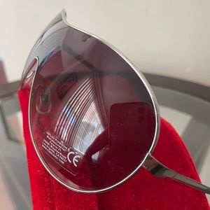 - LARGE FRAME AVIATOR SUNGLASSES